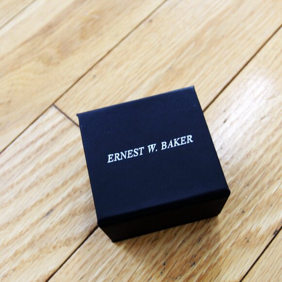 BNWT AW24 ERNEST W. BAKER ROSE SIGNET RING L - Picture 3 of 3